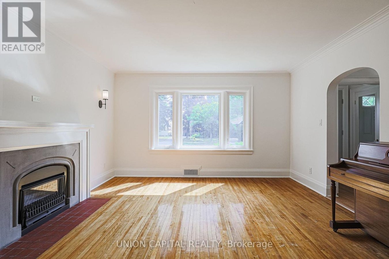 1064 ROYAL YORK ROAD - Photo 6