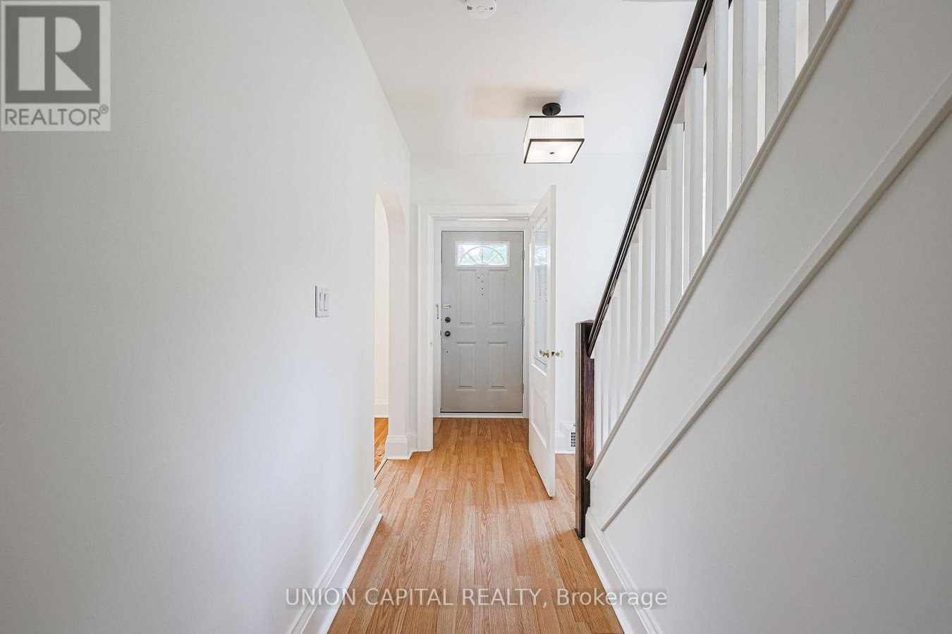 1064 ROYAL YORK ROAD - Photo 8