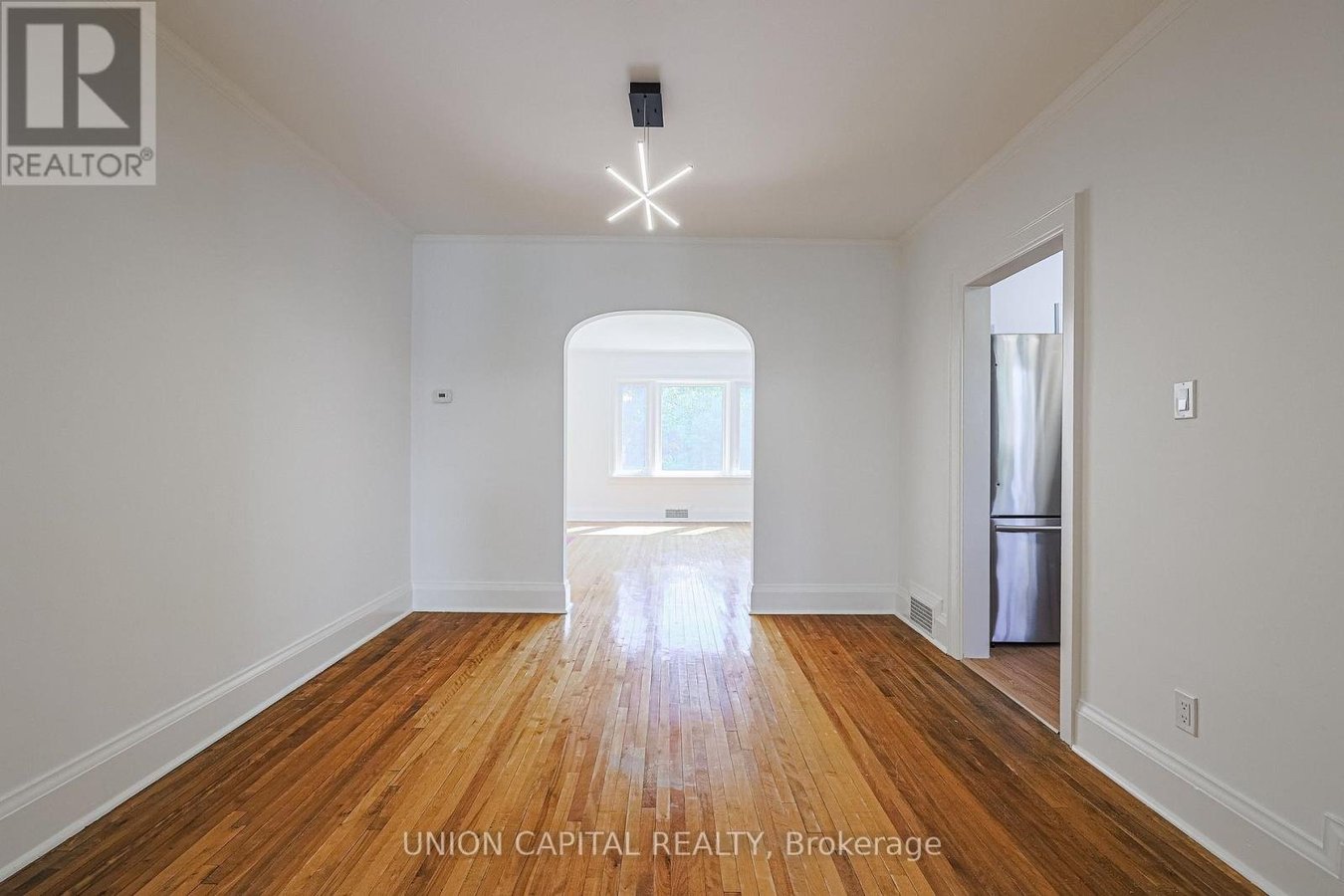 1064 ROYAL YORK ROAD - Photo 11