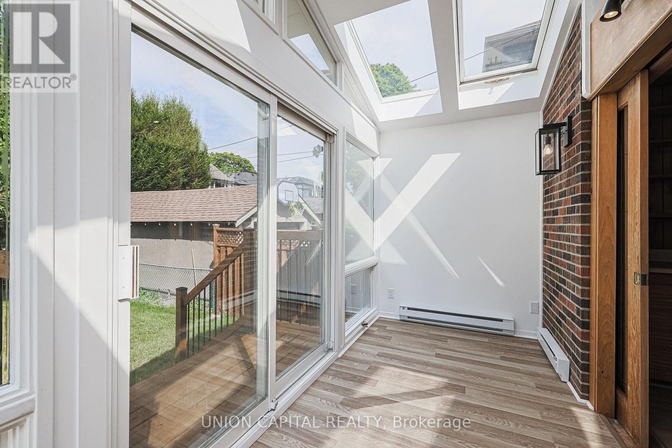 1064 ROYAL YORK ROAD - Photo 13