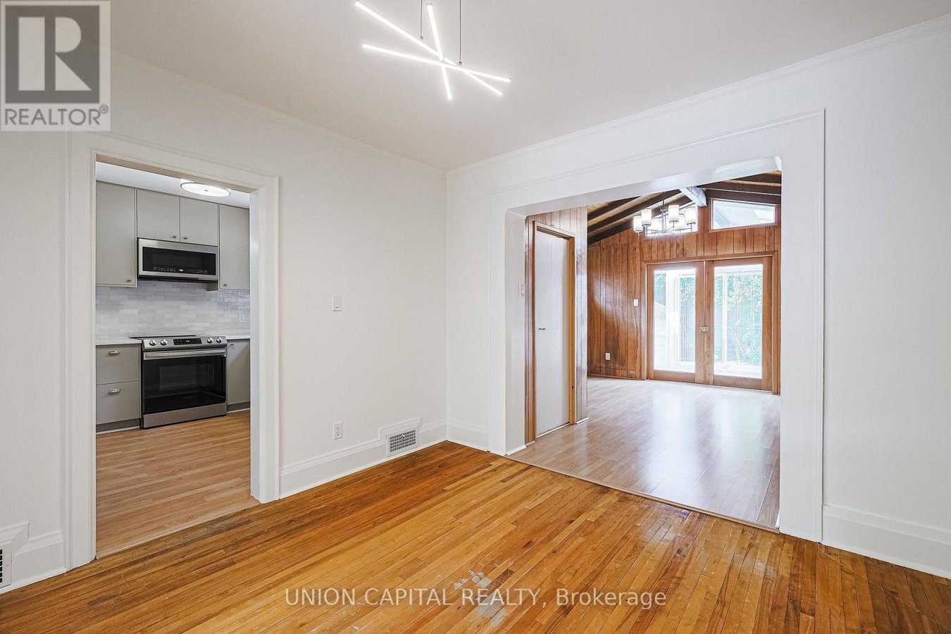 1064 ROYAL YORK ROAD - Photo 16