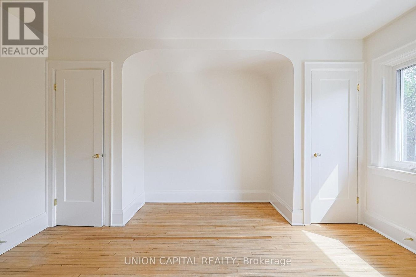 1064 ROYAL YORK ROAD - Photo 18