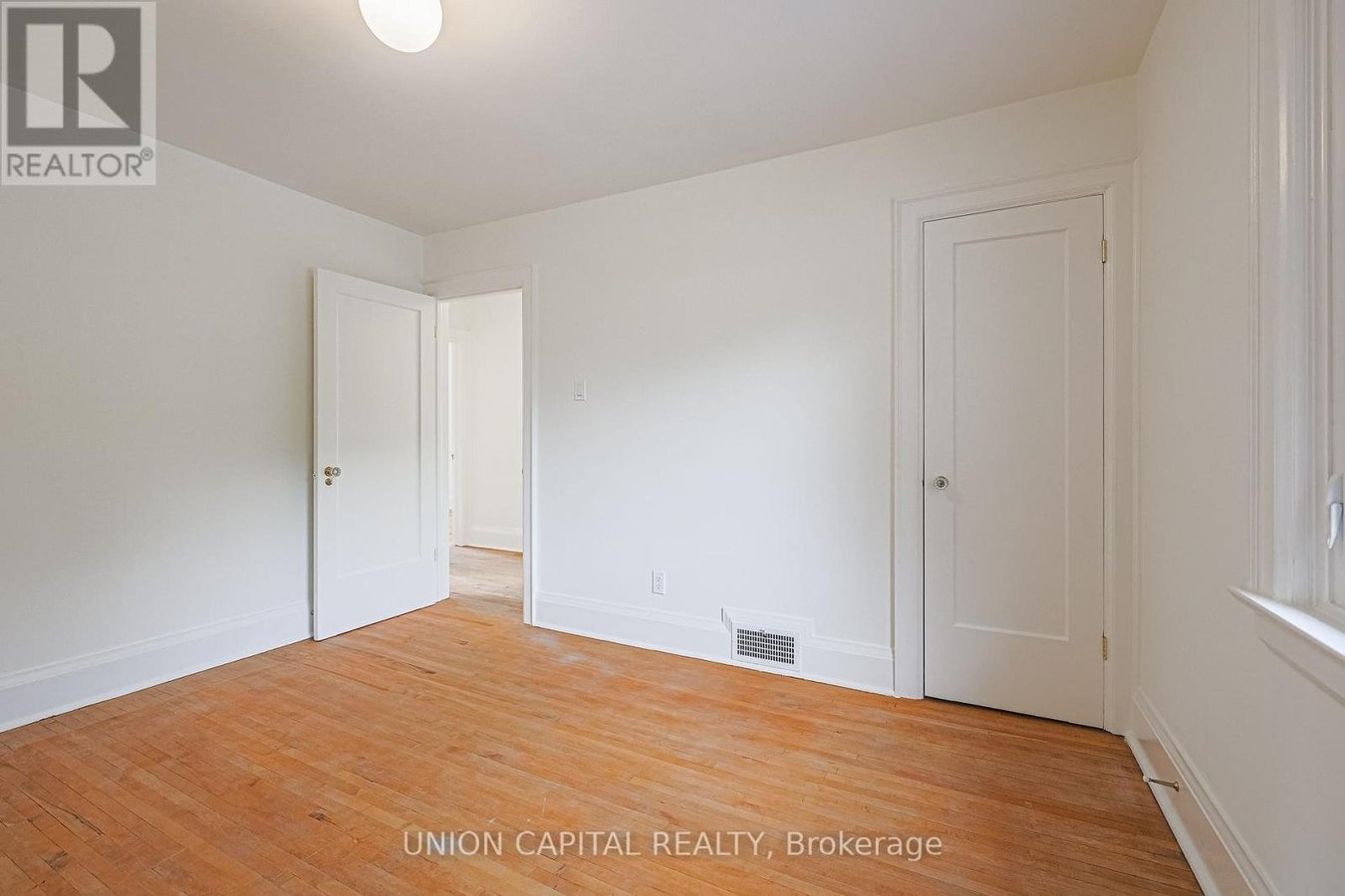 1064 ROYAL YORK ROAD - Photo 23