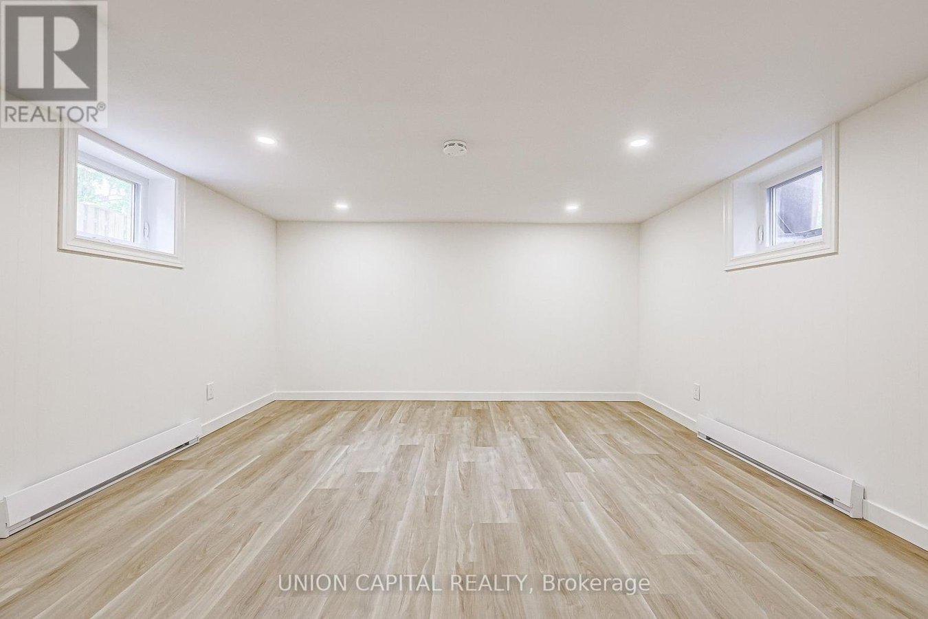 1064 ROYAL YORK ROAD - Photo 26