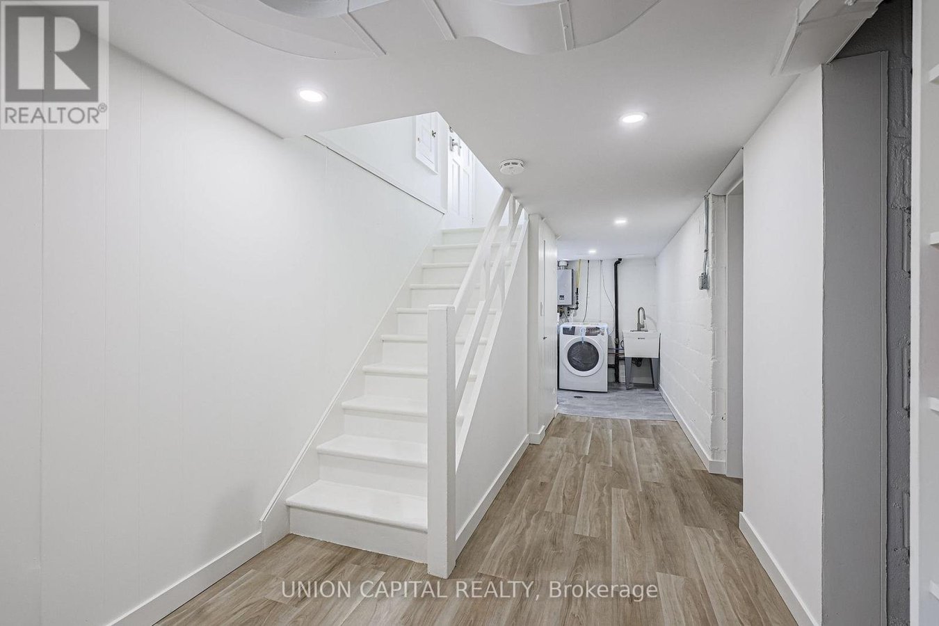 1064 ROYAL YORK ROAD - Photo 29