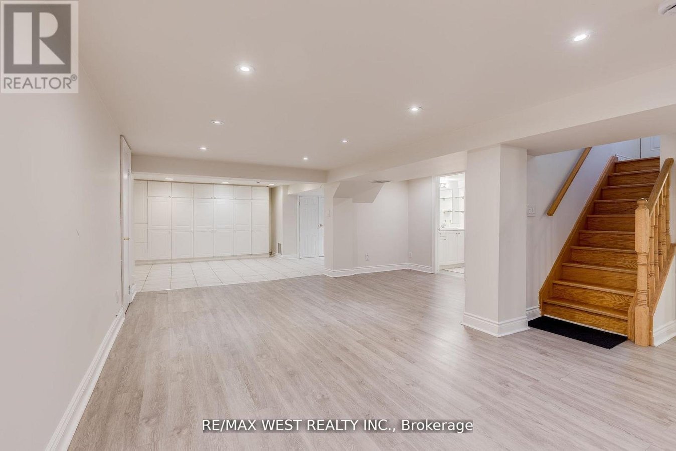 LOWER - 606 CONACHER DRIVE - Photo 2