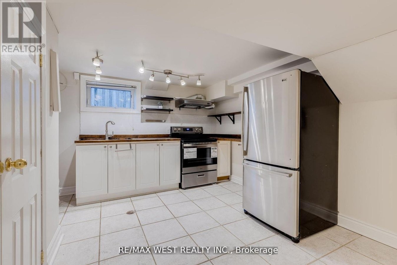 LOWER - 606 CONACHER DRIVE - Photo 6