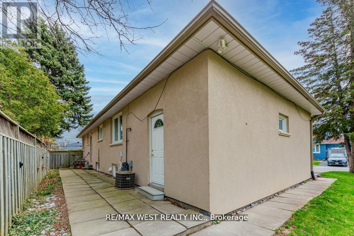 LOWER - 606 CONACHER DRIVE - Photo 17