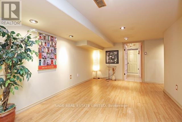 258 SILVER BIRCH AVENUE - Photo 14