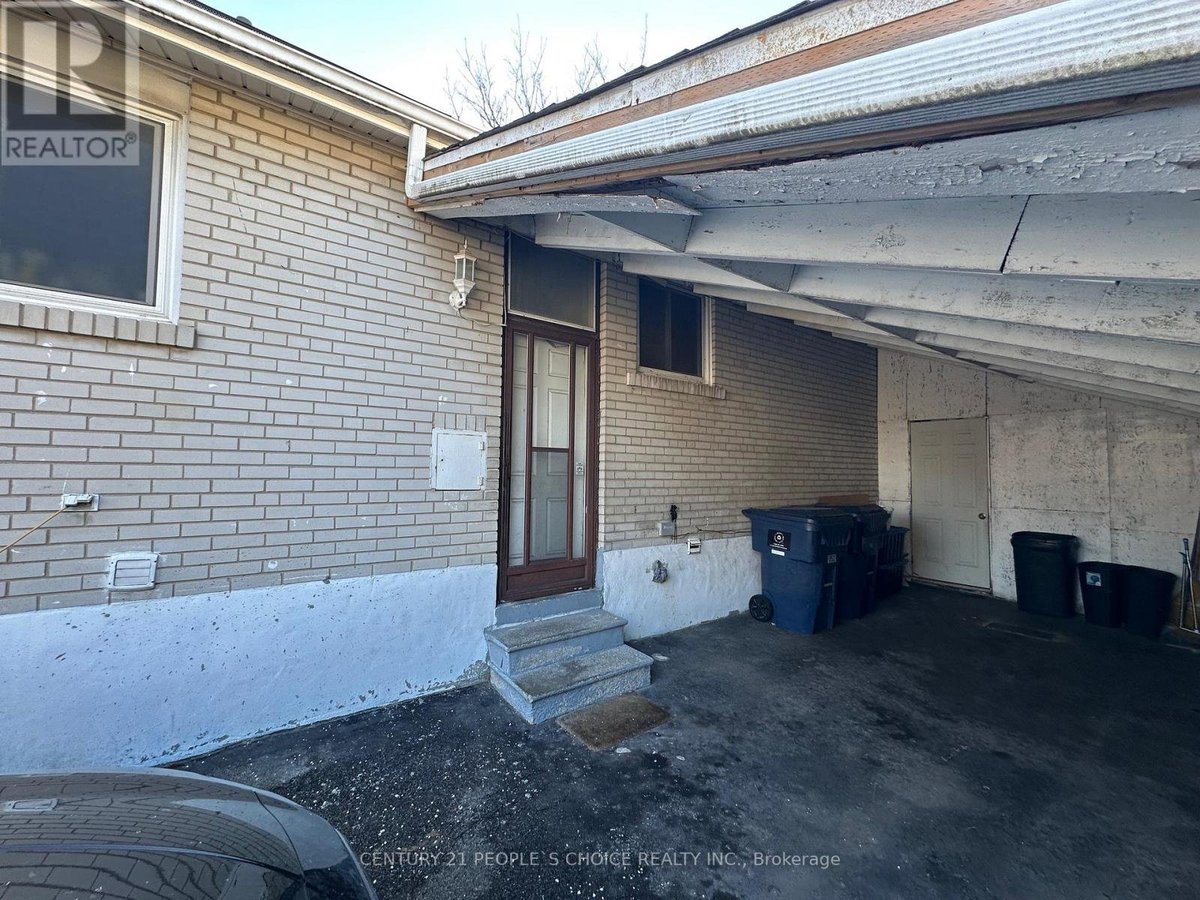 BSMT - 142 SILVERSTONE DRIVE - Photo 2