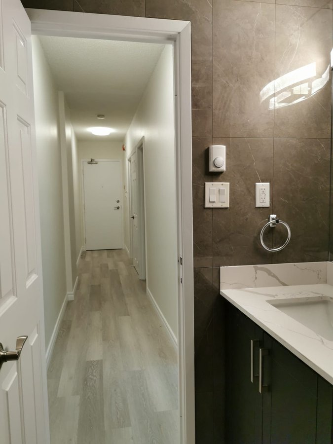 1809 Danforth Avenue - Photo 14