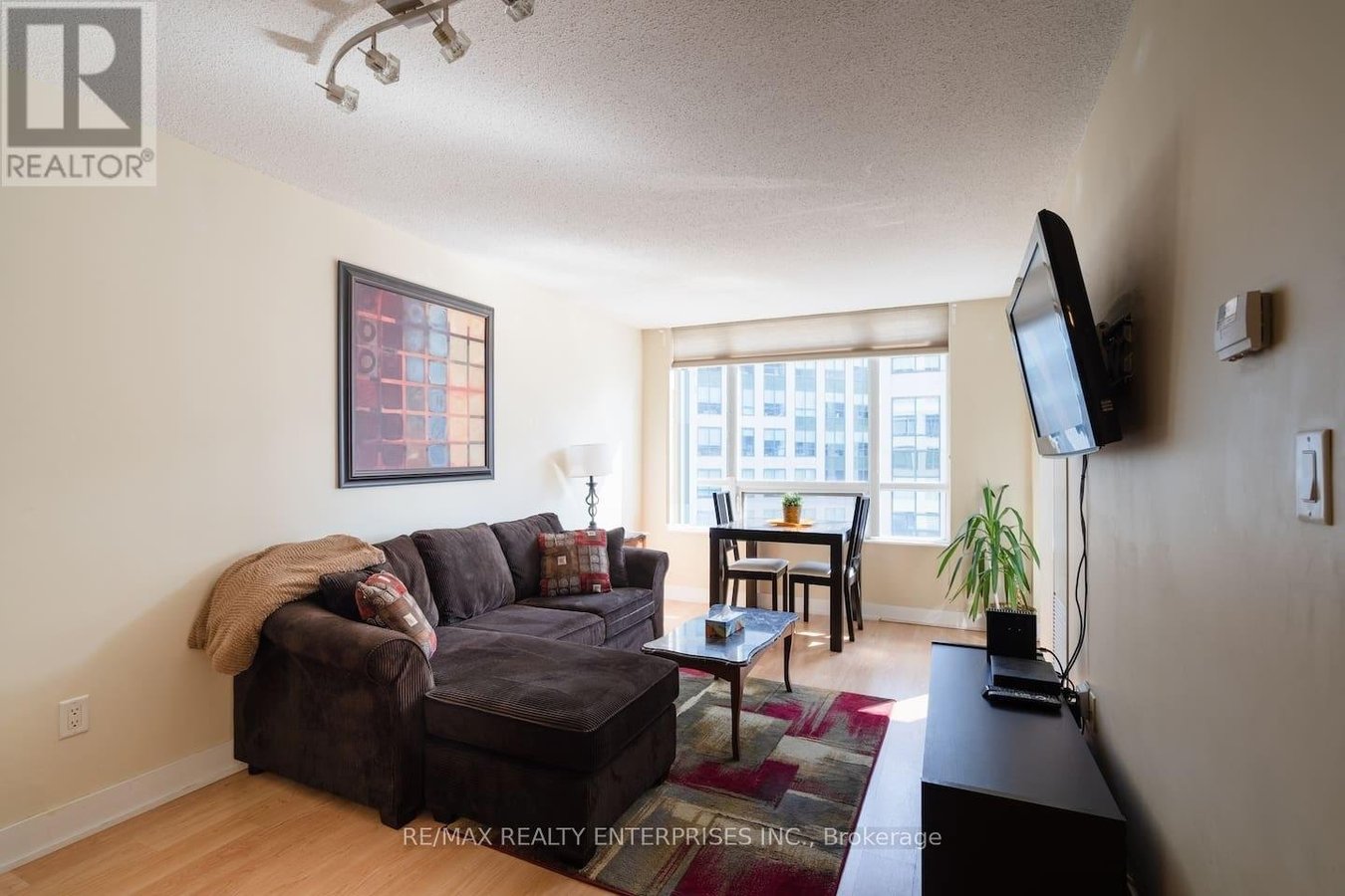1509 - 20 BLUE JAYS WAY - Photo 1