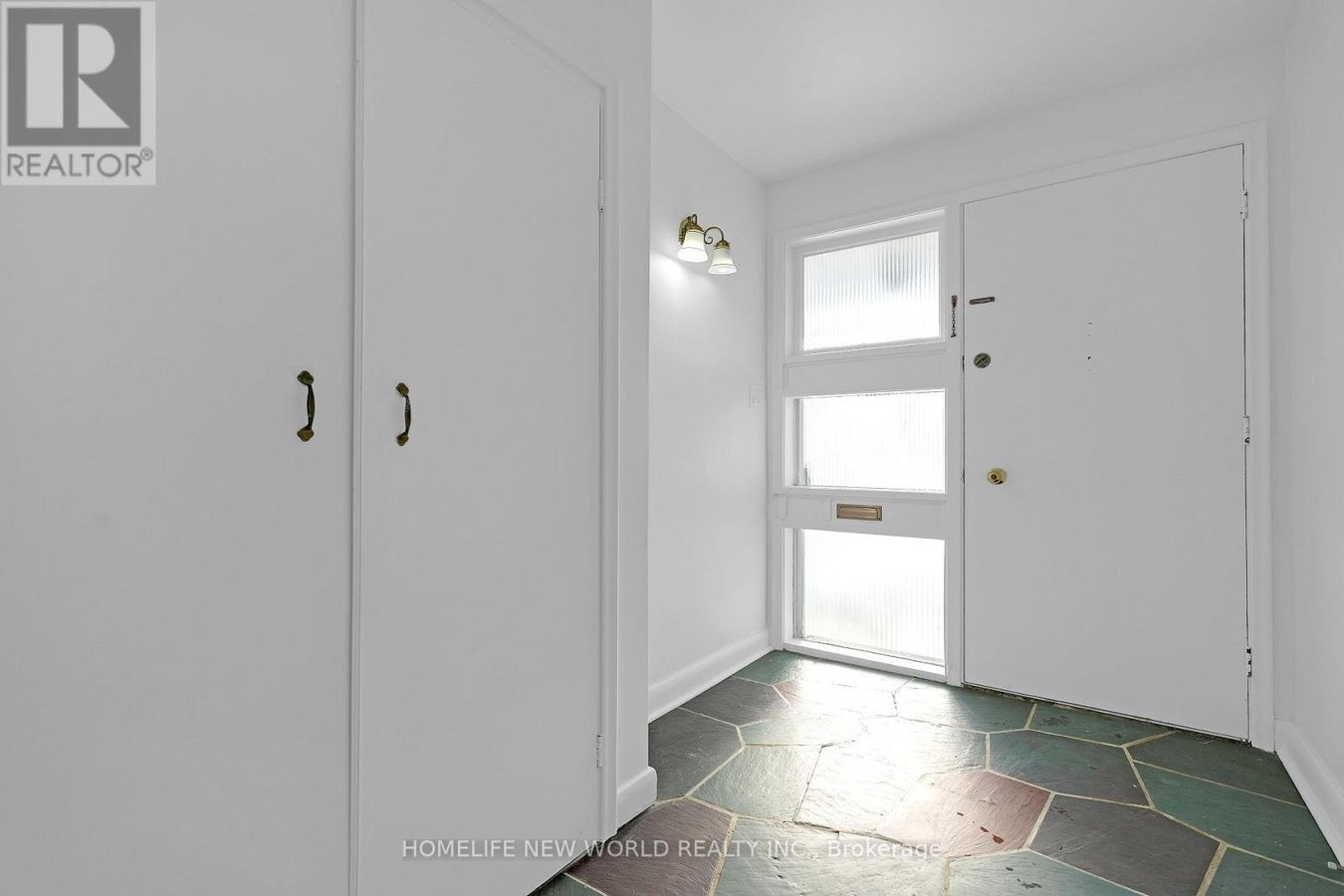 MAIN FLOOR - 129 BURBANK DRIVE - Photo 4
