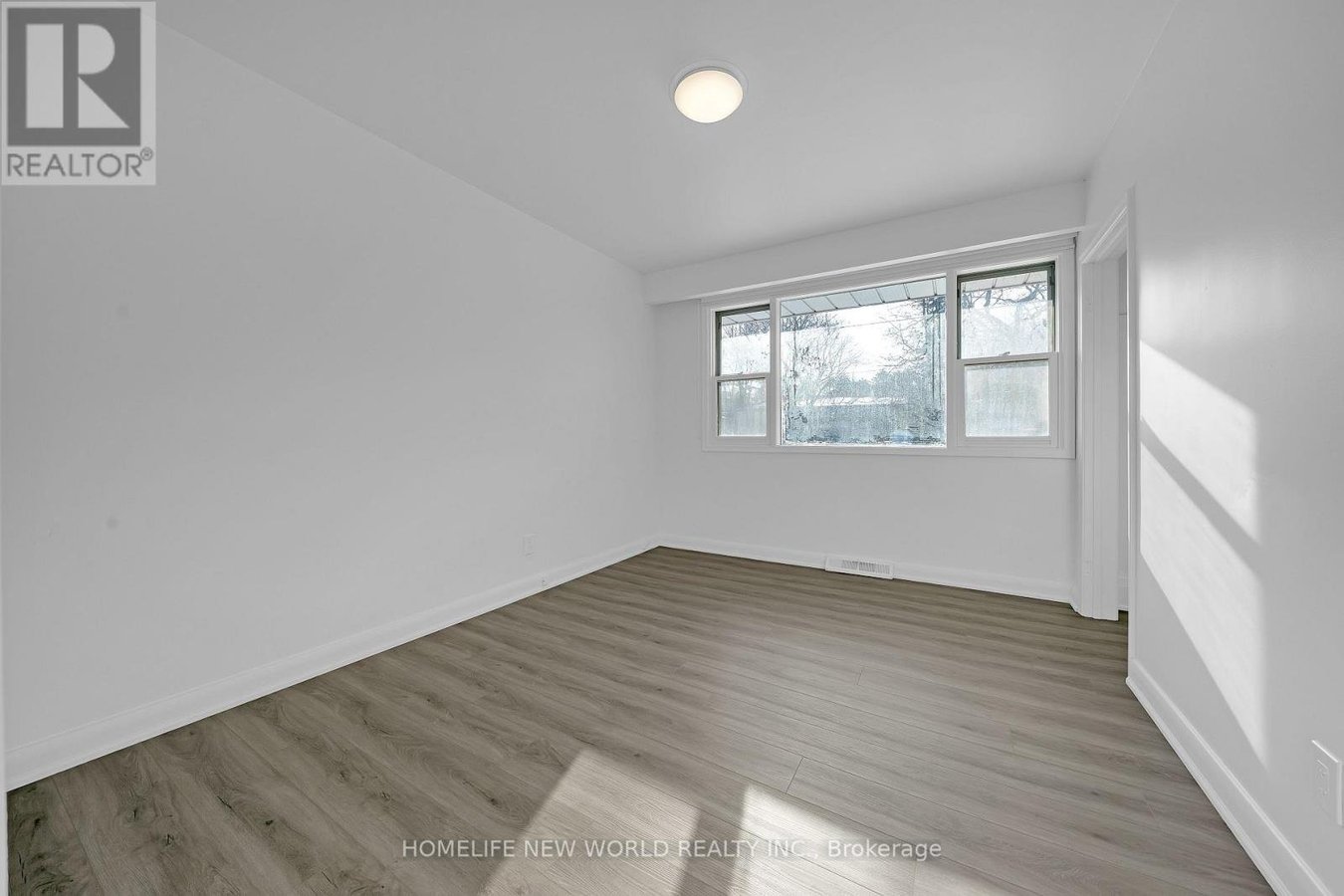 MAIN FLOOR - 129 BURBANK DRIVE - Photo 19