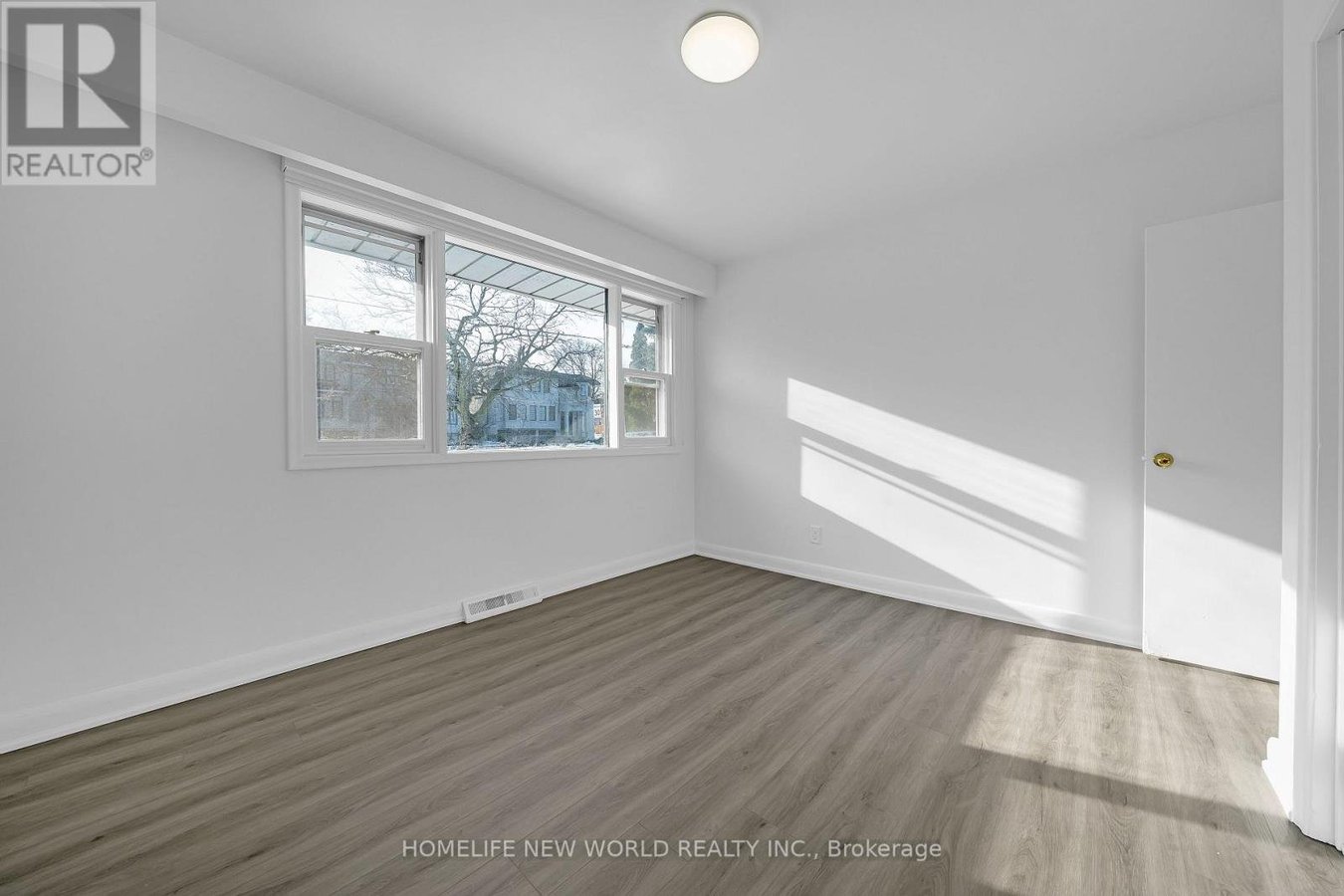 MAIN FLOOR - 129 BURBANK DRIVE - Photo 22