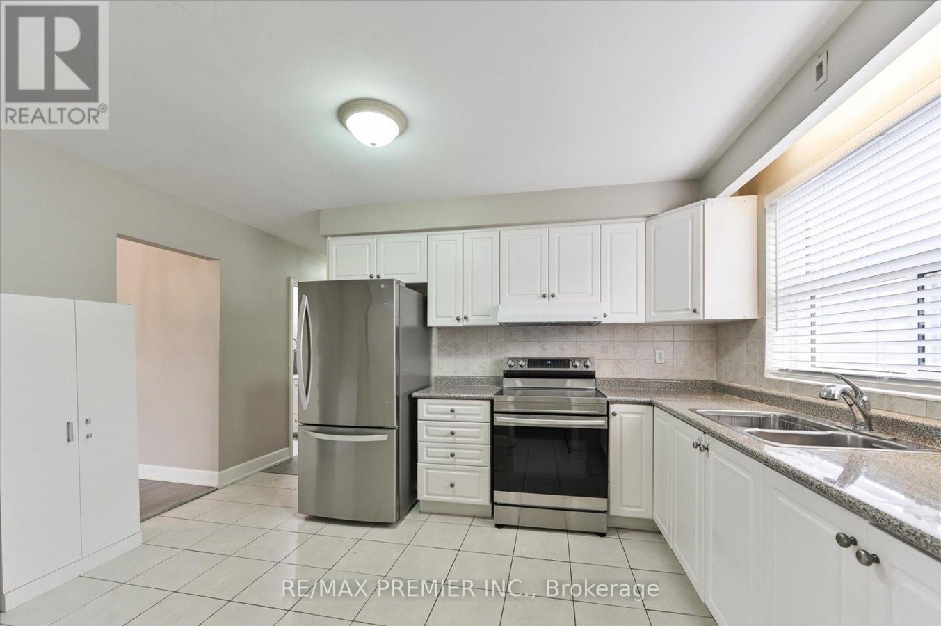 3 - 319 WILMINGTON AVENUE - Photo 8