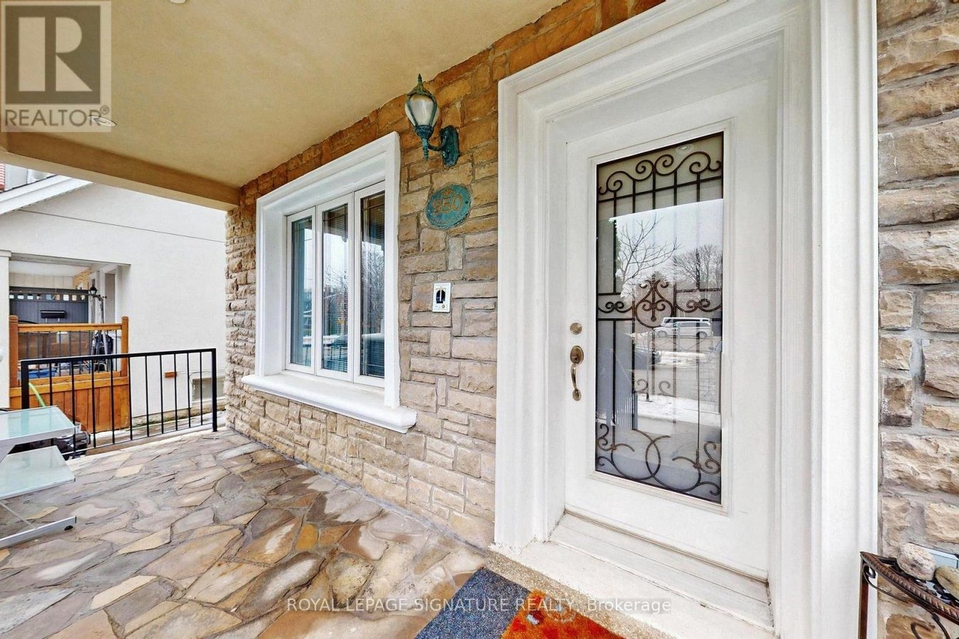 950 GREENWOOD AVENUE - Photo 2