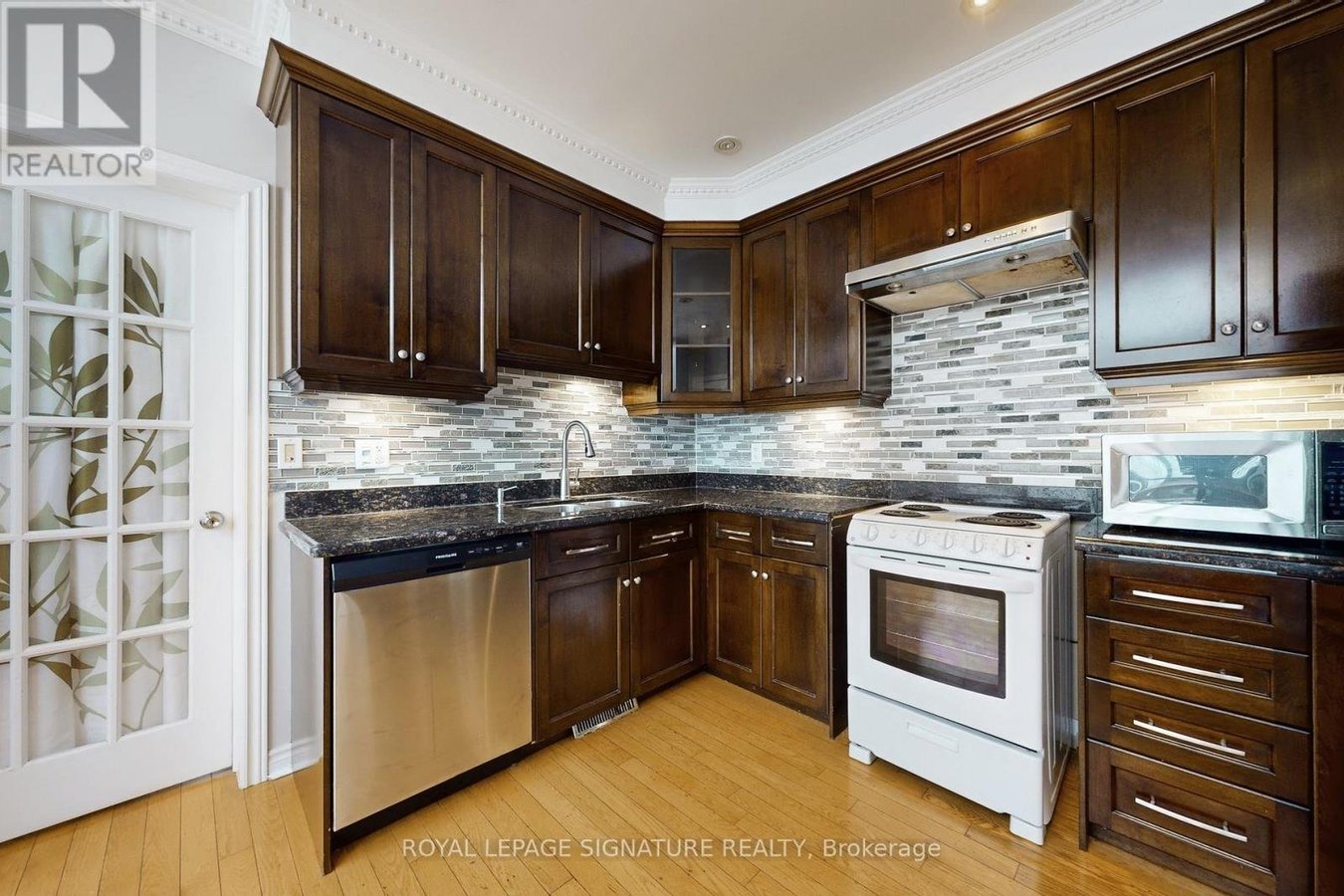 950 GREENWOOD AVENUE - Photo 10