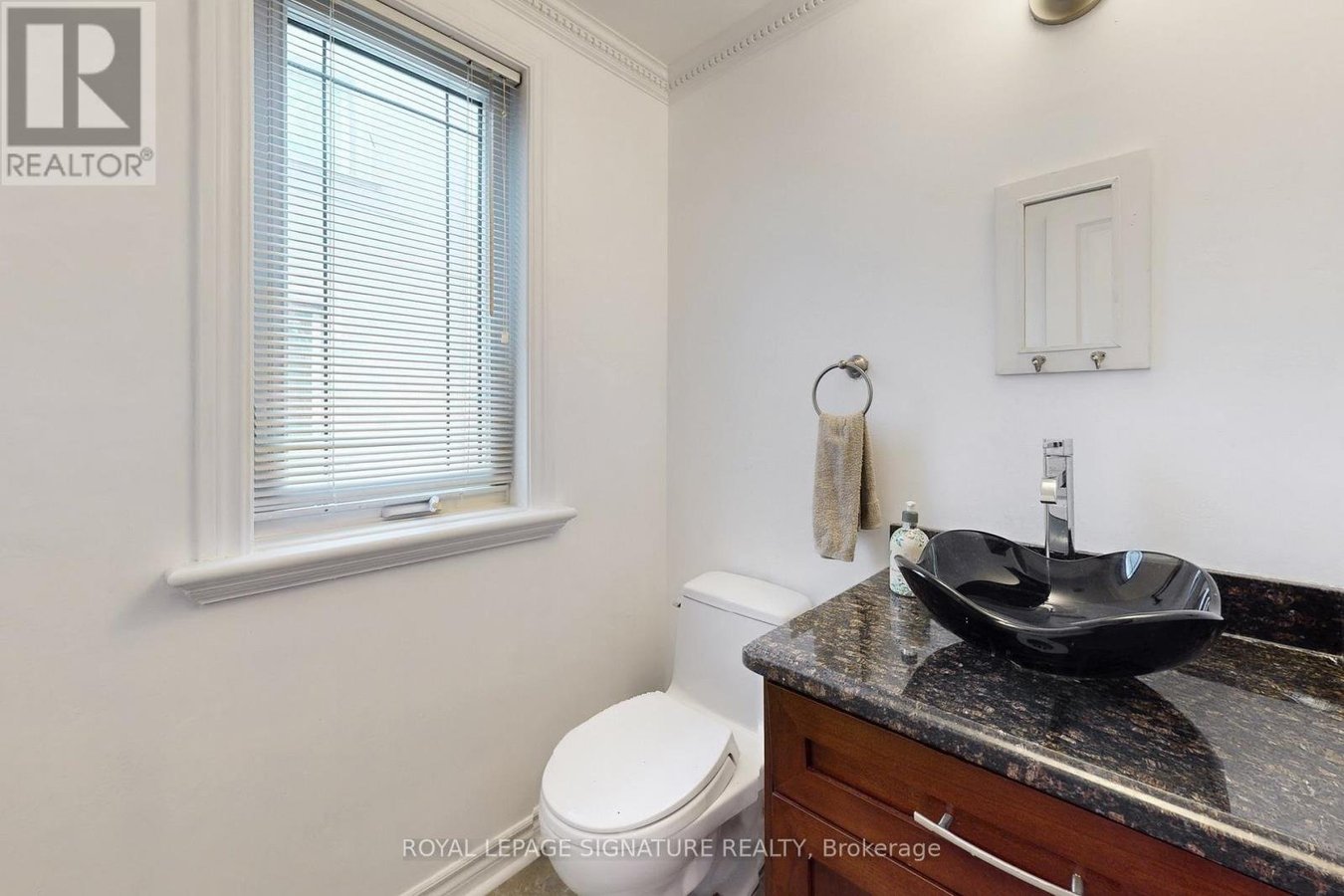 950 GREENWOOD AVENUE - Photo 18