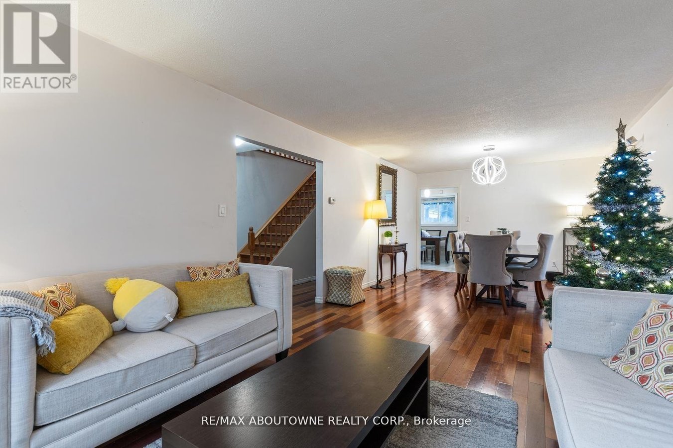 UPPER - 14 ANGUS DRIVE - Photo 3