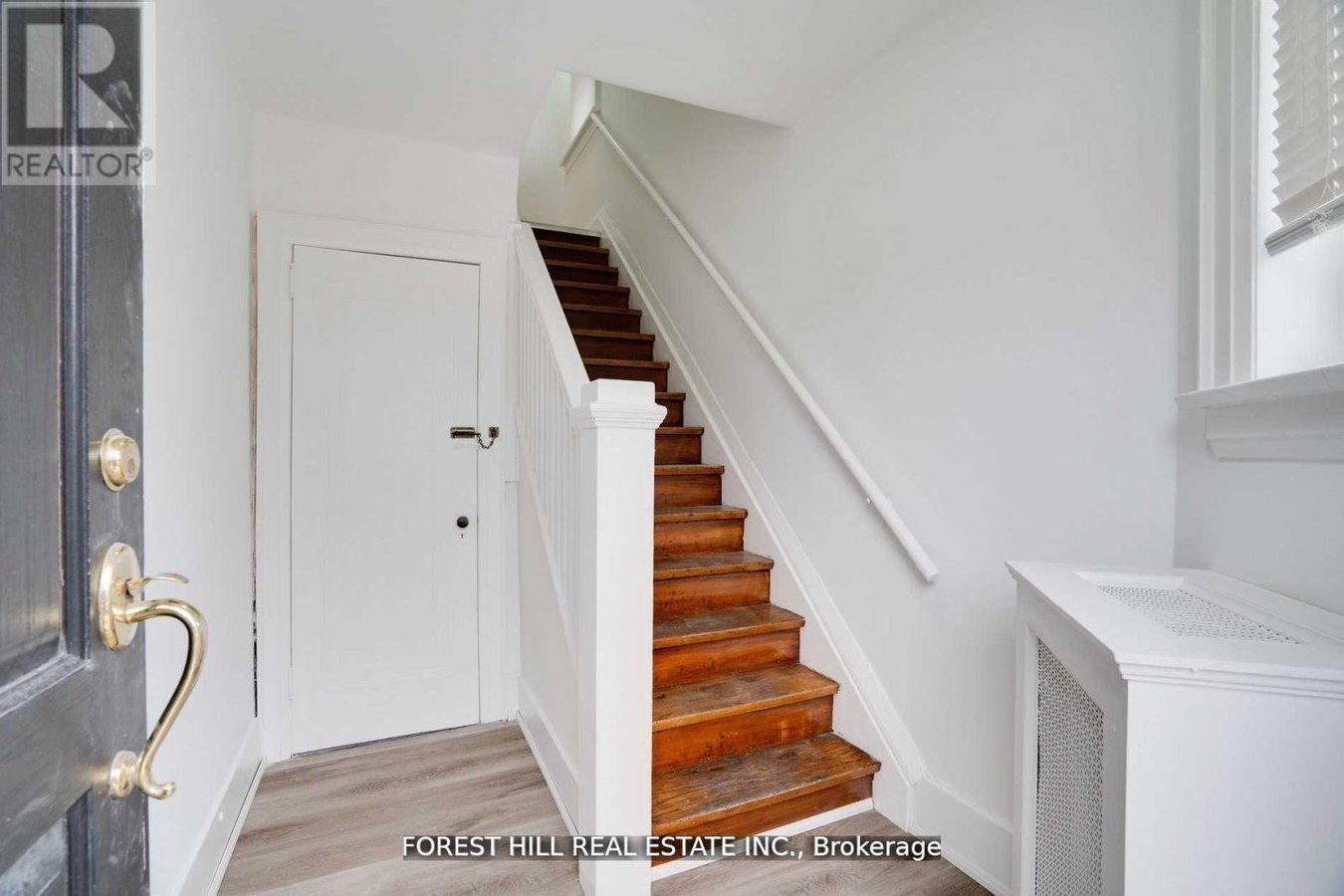 UPPER - 8 POPLAR PLAINS CRESCENT - Photo 4