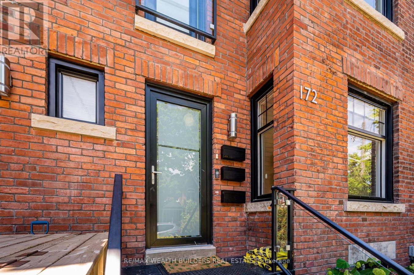 MAIN - 172 INDIAN ROAD CRESCENT - Photo 5