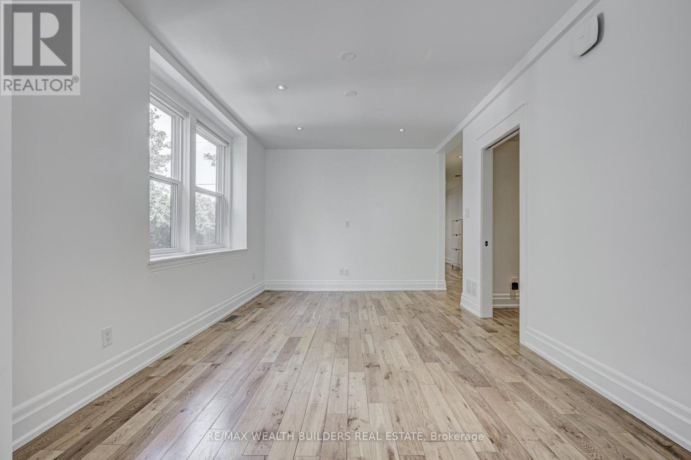 MAIN - 172 INDIAN ROAD CRESCENT - Photo 18