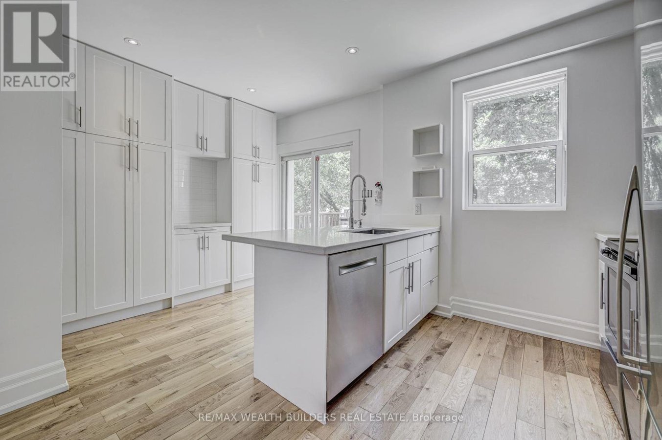 MAIN - 172 INDIAN ROAD CRESCENT - Photo 20