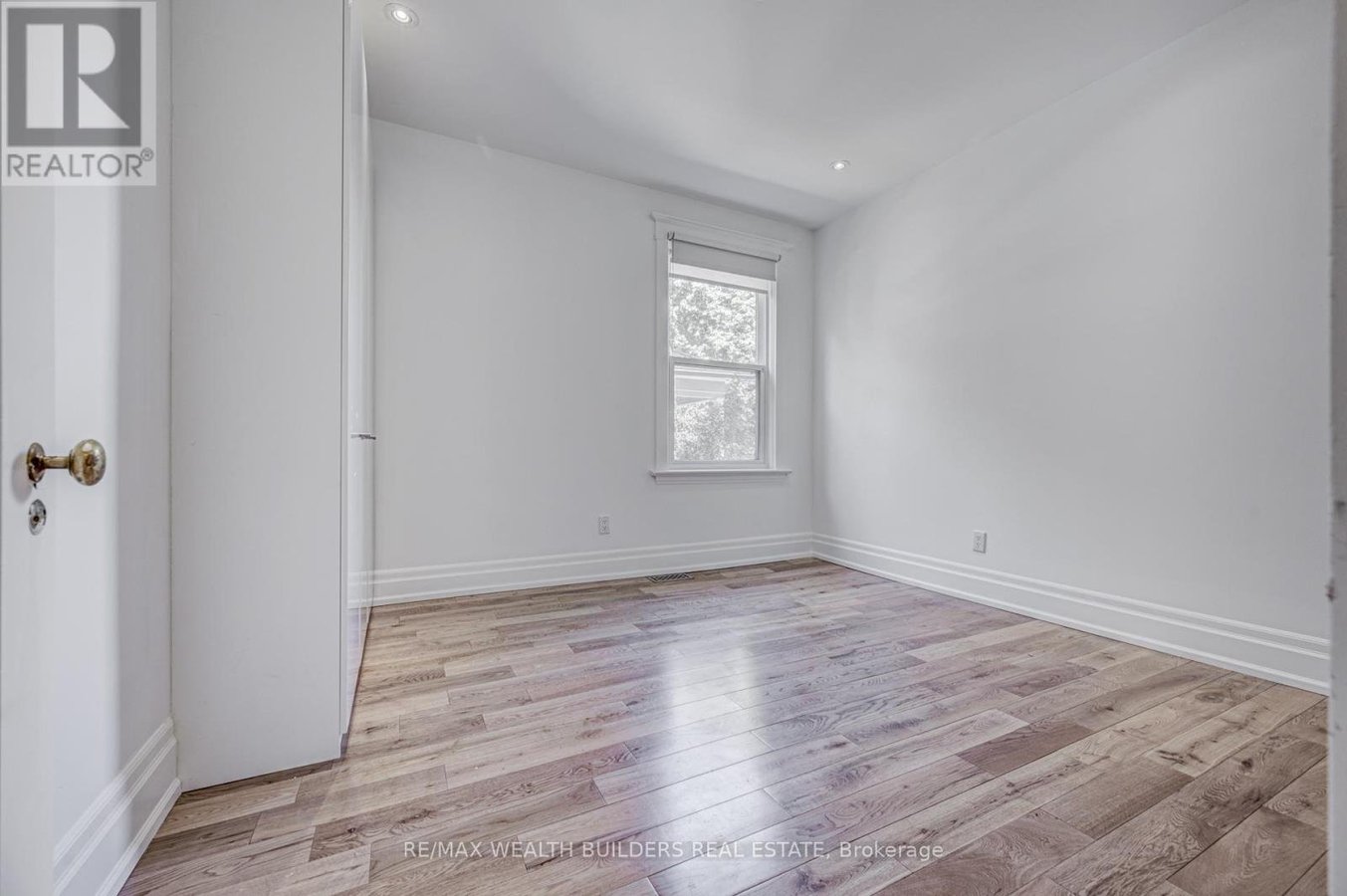 MAIN - 172 INDIAN ROAD CRESCENT - Photo 31