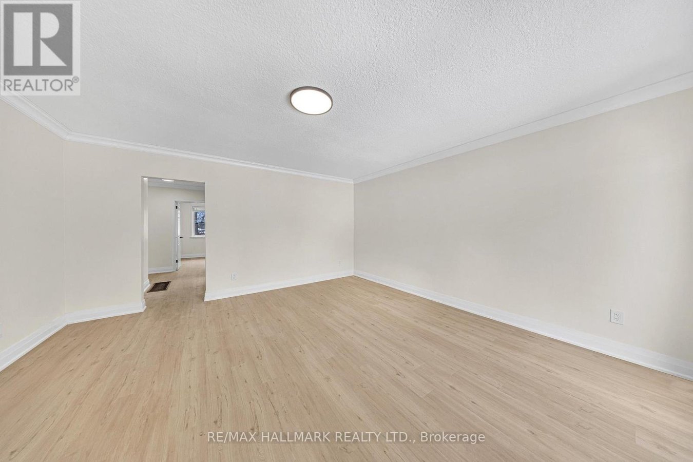 MAIN - 28 FURLONG COURT - Photo 5
