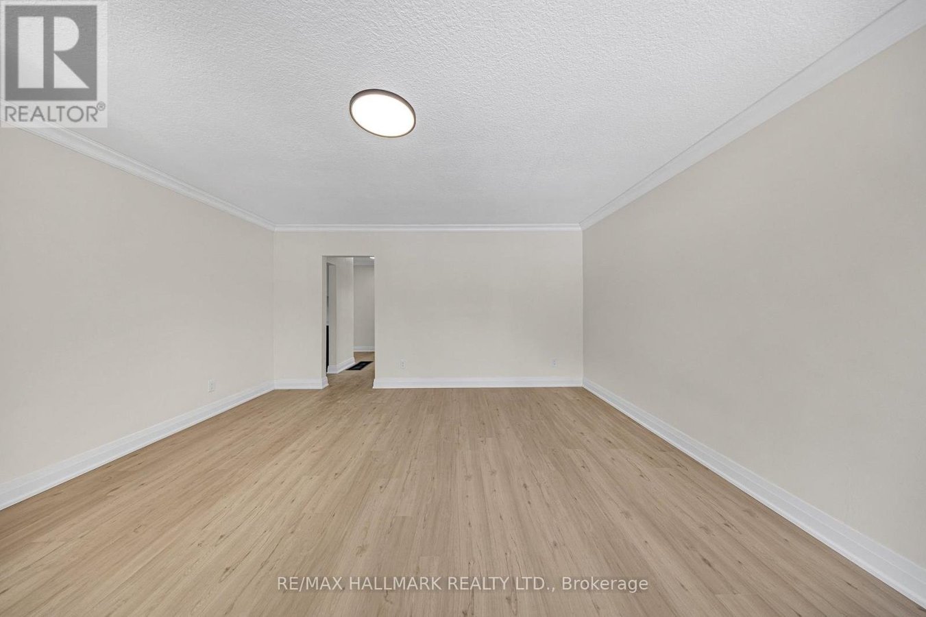 MAIN - 28 FURLONG COURT - Photo 6