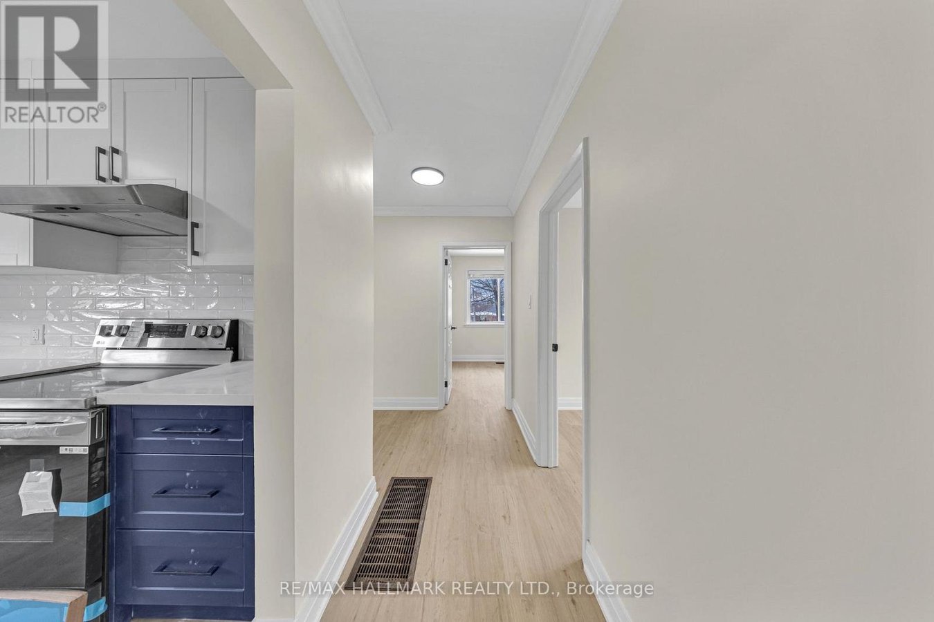 MAIN - 28 FURLONG COURT - Photo 11