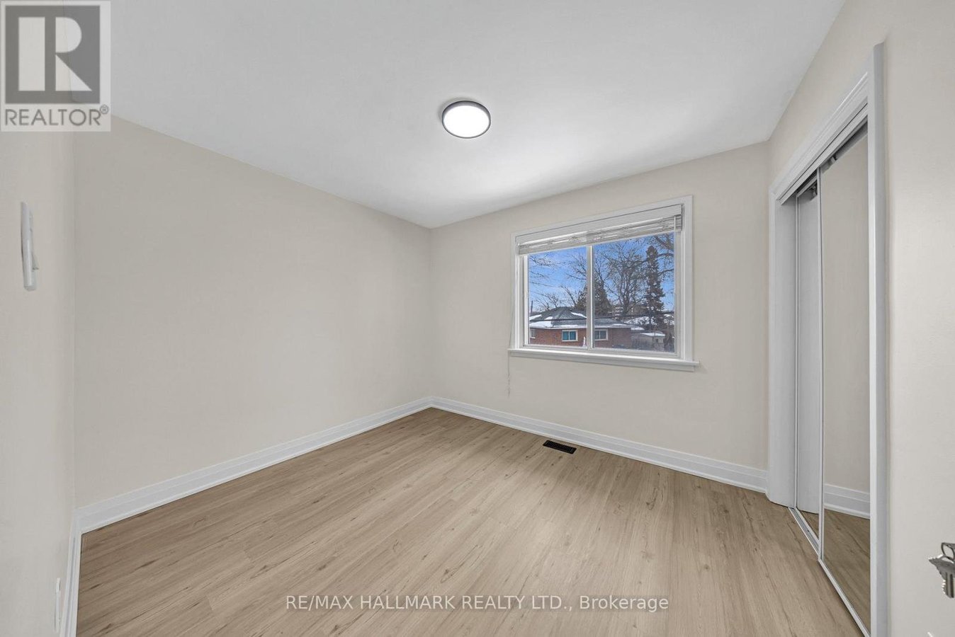 MAIN - 28 FURLONG COURT - Photo 12