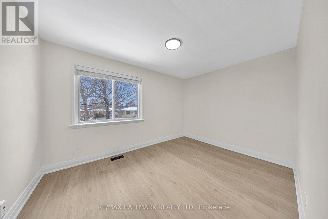 MAIN - 28 FURLONG COURT - Photo 13