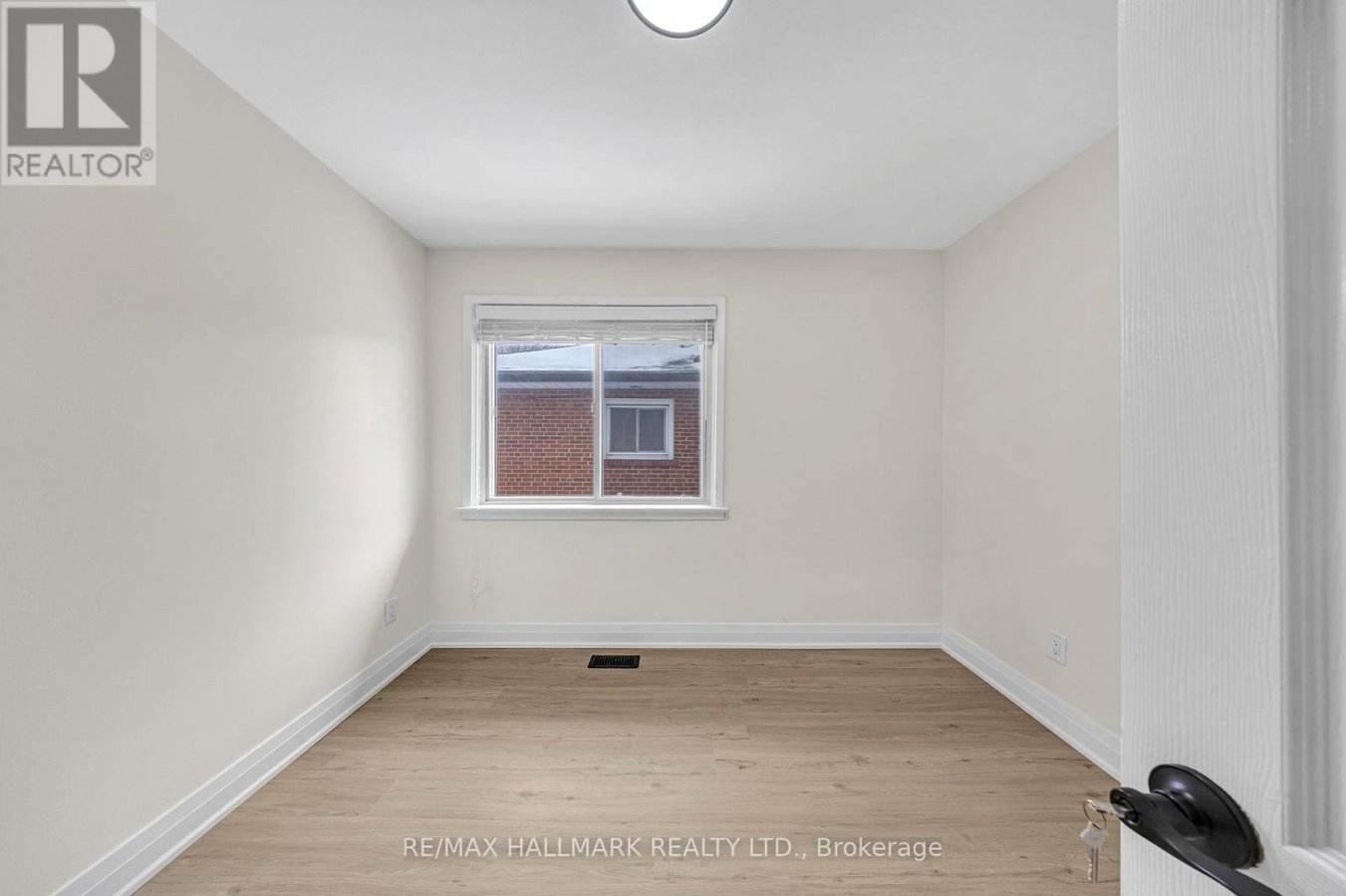 MAIN - 28 FURLONG COURT - Photo 15