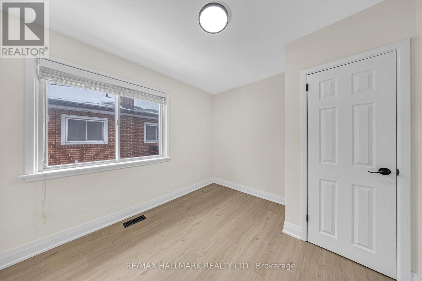 MAIN - 28 FURLONG COURT - Photo 16