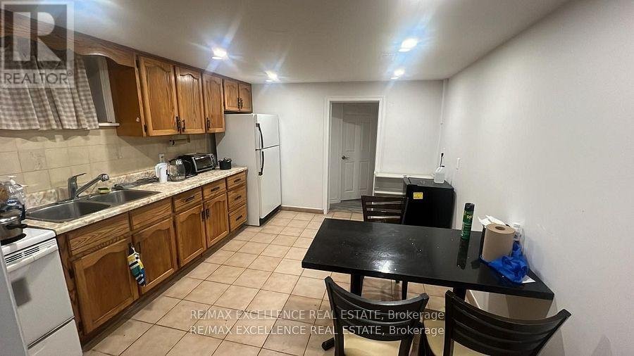 (ROOM) - 25 GARRATT BOULEVARD E - Photo 2