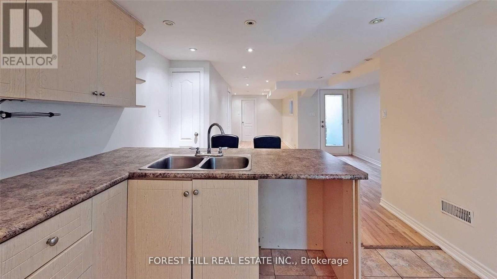 LOWER - 41 GLADSTONE AVENUE - Photo 4