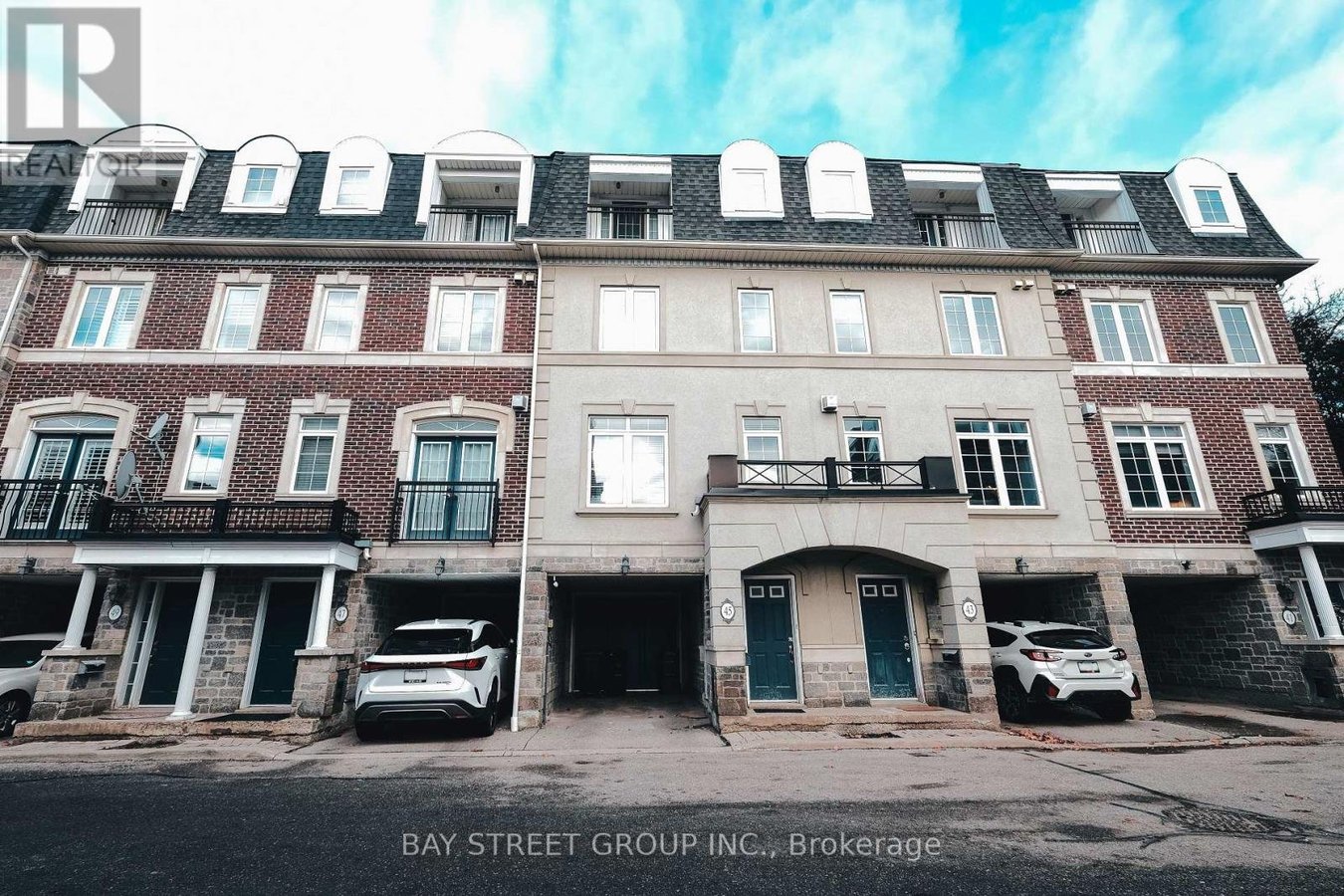 45 ROUTLIFFE LANE - Photo 1