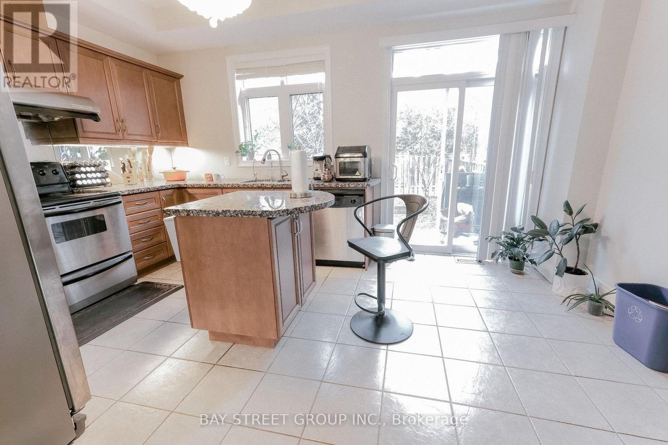 45 ROUTLIFFE LANE - Photo 2