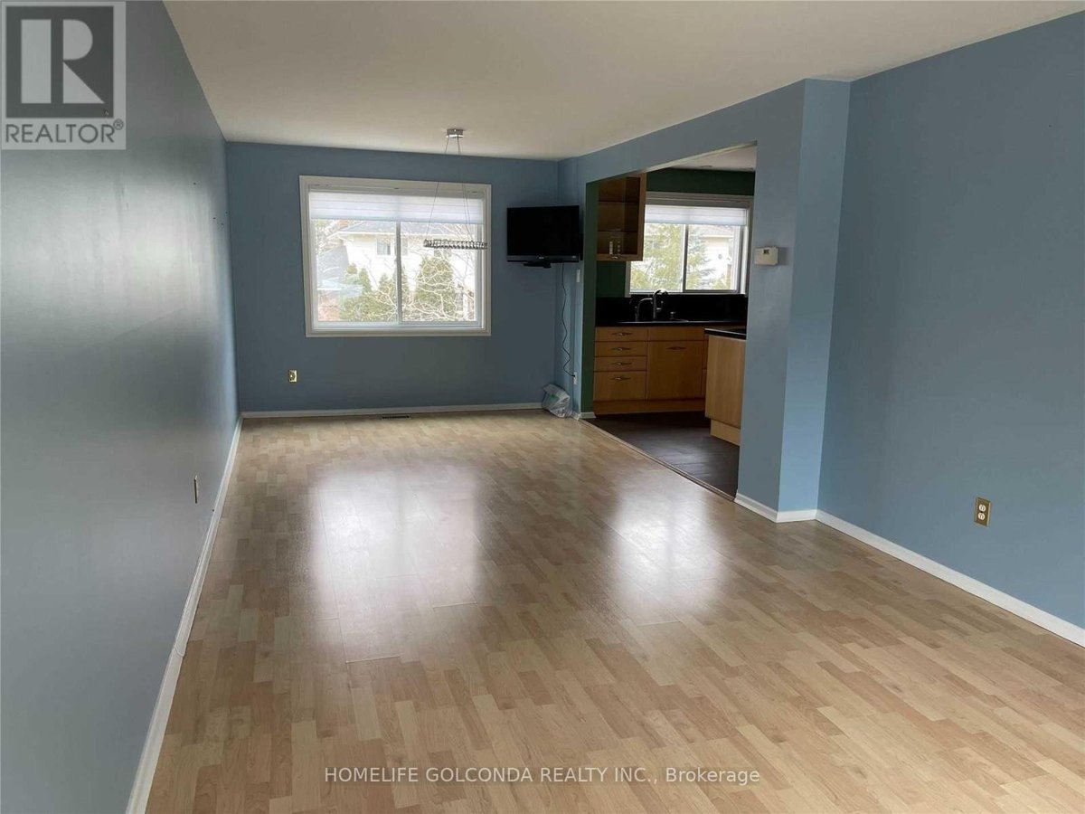 24 MEADOWGLADE CRESCENT - Photo 3
