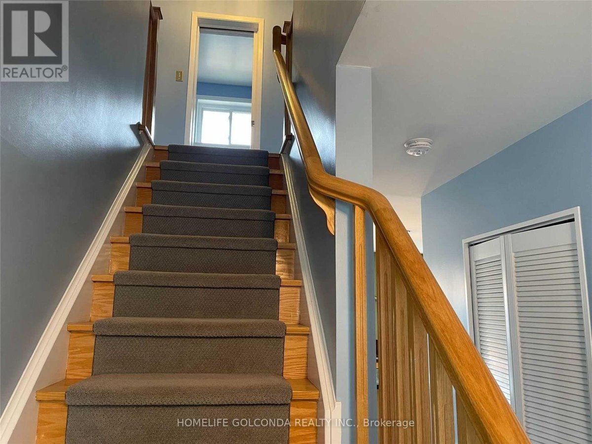 24 MEADOWGLADE CRESCENT - Photo 10