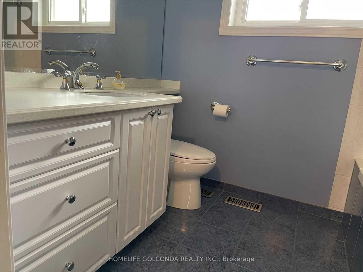 24 MEADOWGLADE CRESCENT - Photo 11