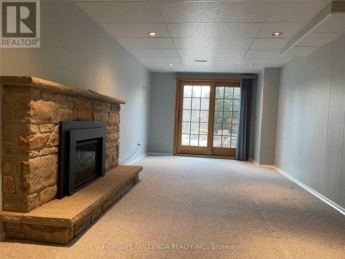 24 MEADOWGLADE CRESCENT - Photo 12