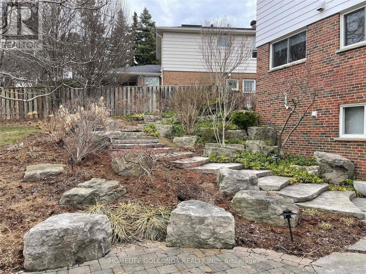 24 MEADOWGLADE CRESCENT - Photo 14