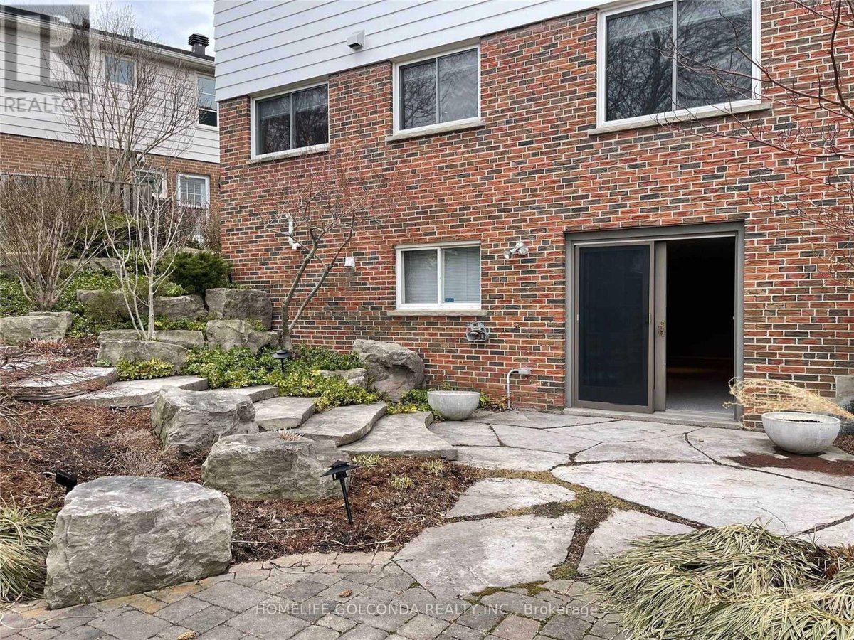 24 MEADOWGLADE CRESCENT - Photo 15