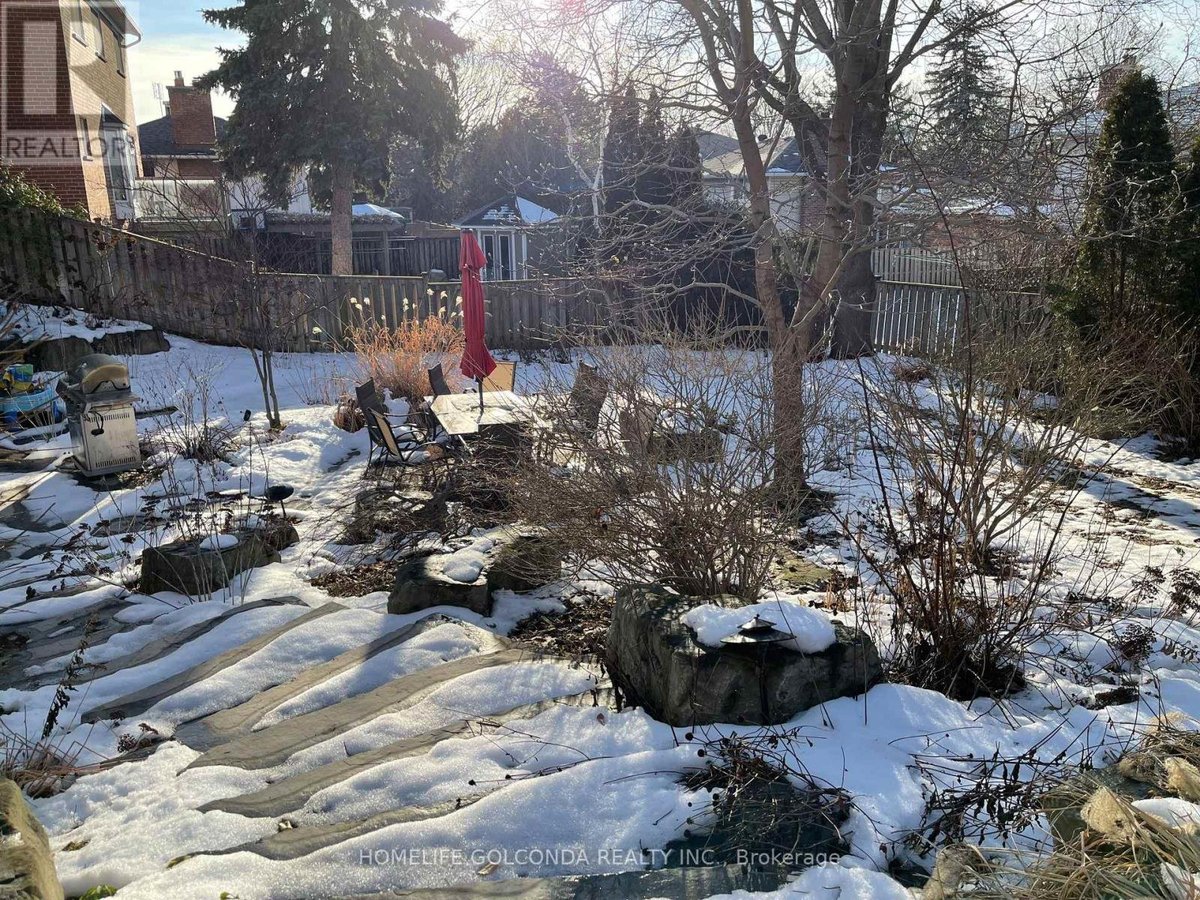 24 MEADOWGLADE CRESCENT - Photo 16