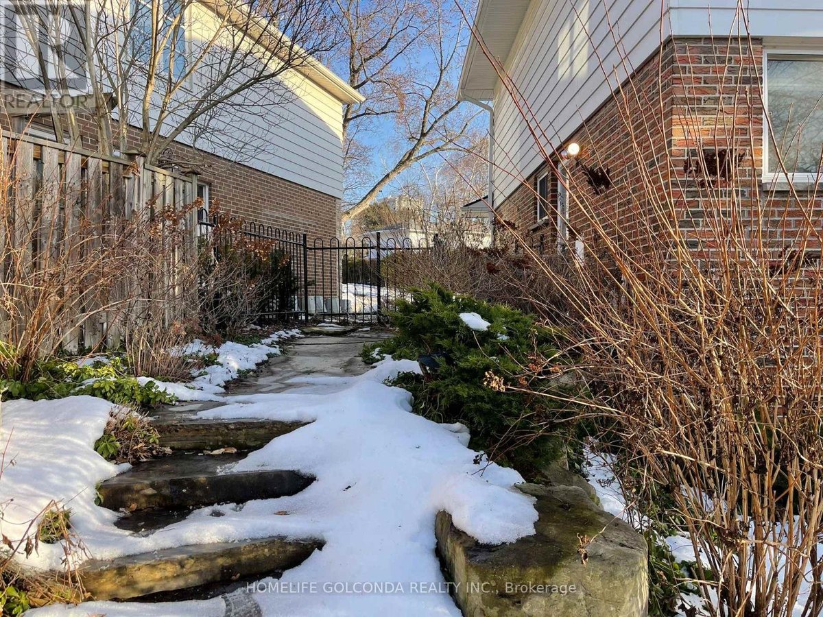 24 MEADOWGLADE CRESCENT - Photo 17