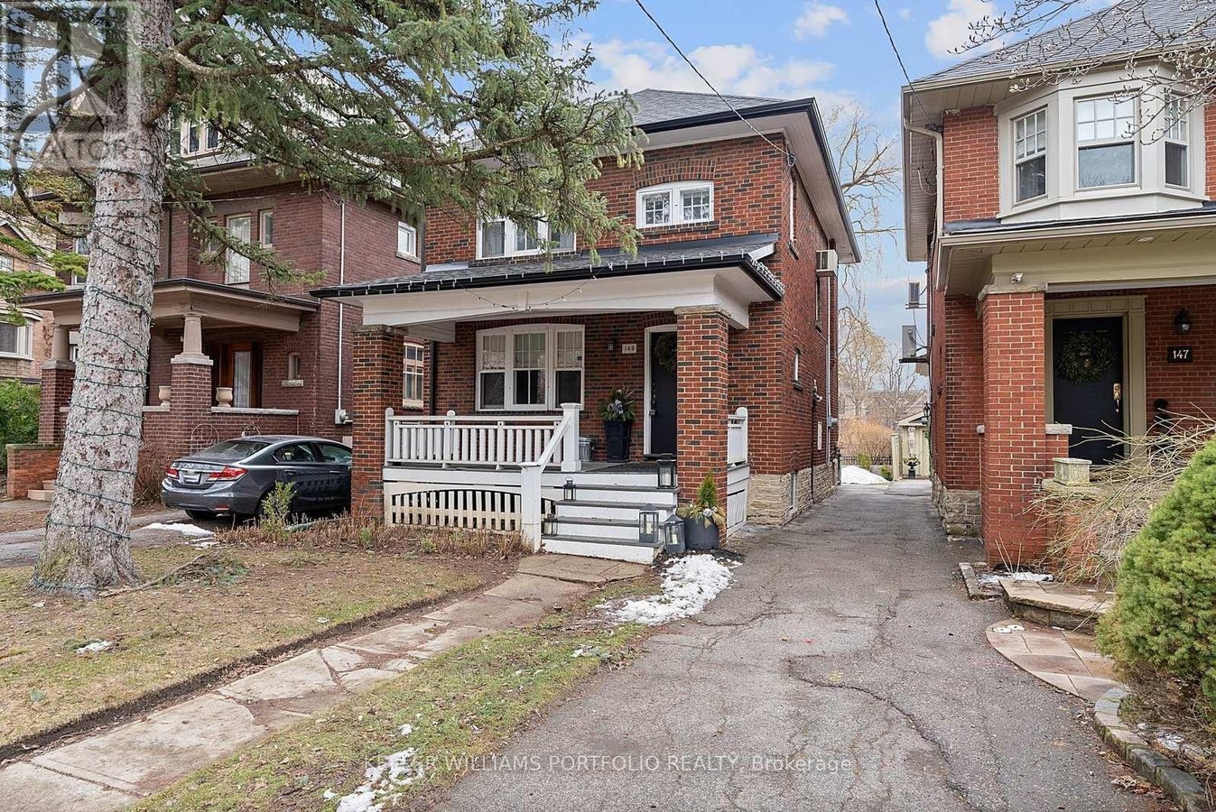 145 GLENGROVE AVENUE W - Photo 1