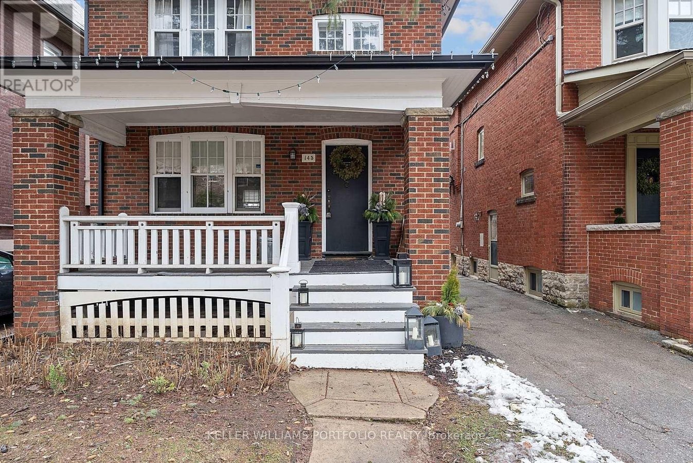 145 GLENGROVE AVENUE W - Photo 2